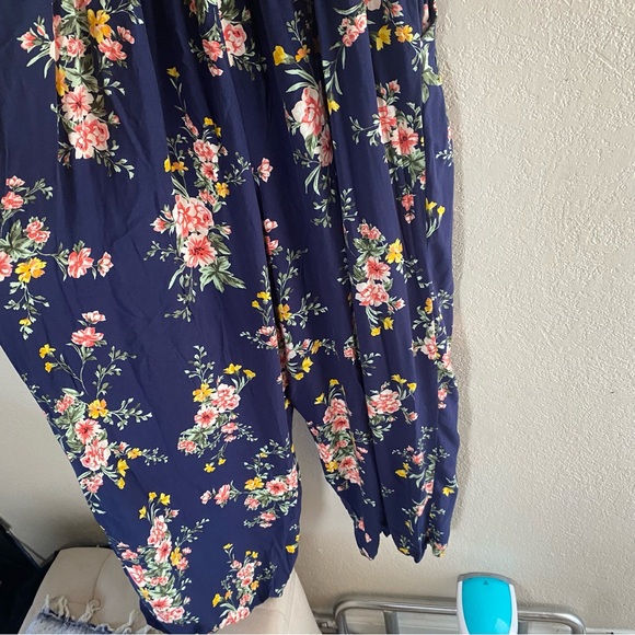Old Navy Floral Navy Jumpsuit size L - Picture 6 of 7